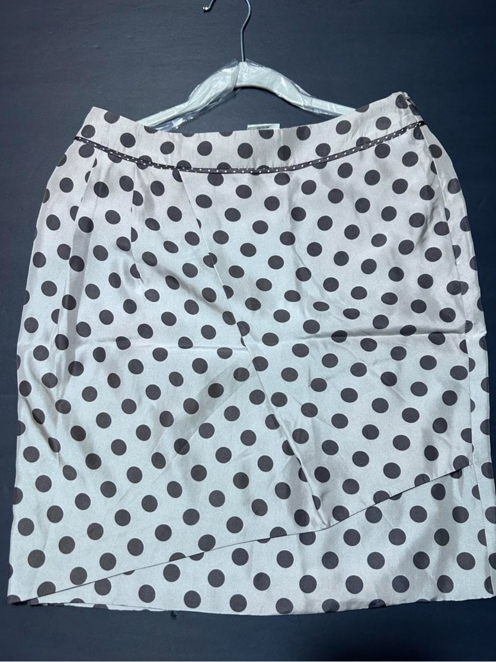 Weekend Max Mara black polka dot silk skirt in a size 8 #polkadot #designer